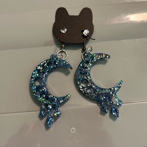 Handmade resin moon/crescent shaped earrings.